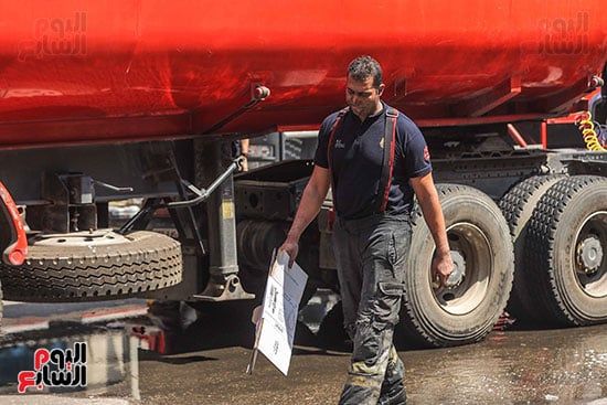 10 مشاهد من حريق سنترال رمسيس.. بطولات رجال الإطفاء وجدعنة المصريين الأبرز