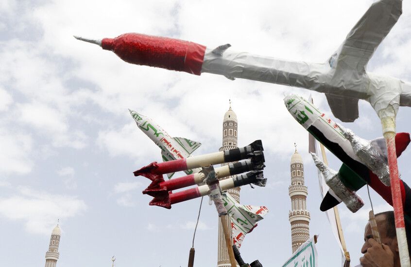 الخليج اليوم .. السيناريوهات المحتملة لوقف إطلاق الحوثيين للصواريخ من اليمن على إسرائيل ومخاوف تل أبيب