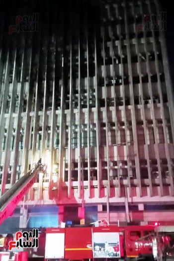 10 مشاهد من حريق سنترال رمسيس.. بطولات رجال الإطفاء وجدعنة المصريين الأبرز