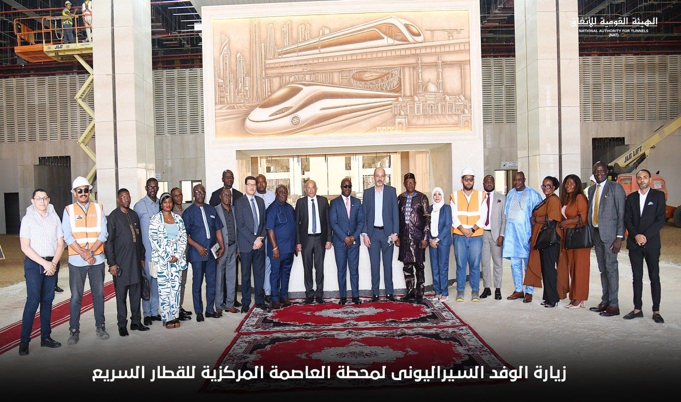 وفد من سيراليون يزور محطتى عدلى منصور والعاصمة الإدارية ويستقل القطار الخفيف