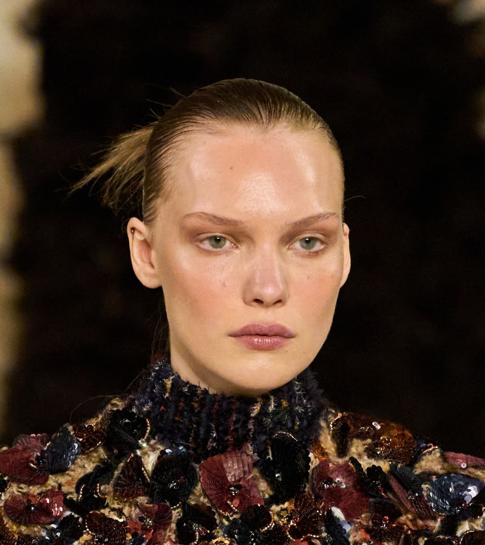 صيحات مكياج تُوازِن بين الرقيّ والجرأة من اليوم الثاني لأسبوع الموضة في باريس