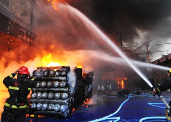 حريق كبير يلتهم جرود الفرزل - زحلة والدفاع المدني يعمل على اخماده