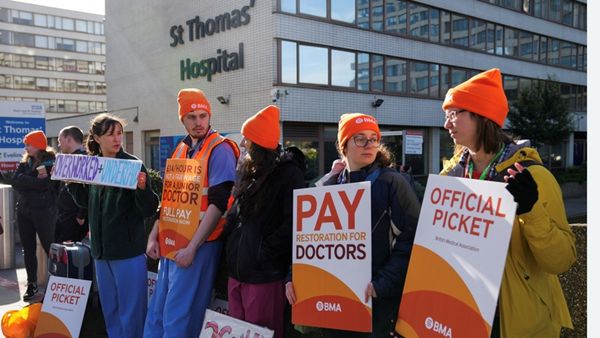 إضراب للأطباء البريطانيين لزيادة الأجور