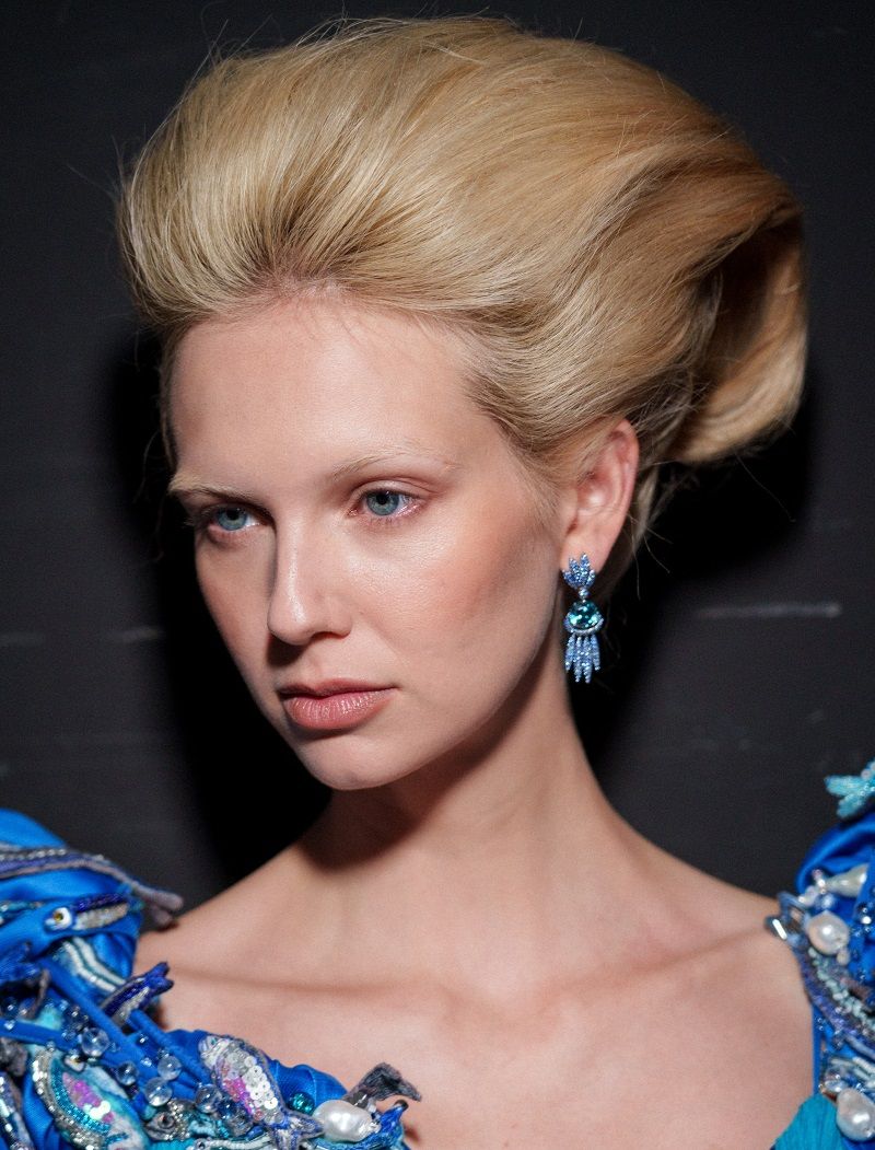 تسريحات شعر من أسبوع الهوت كوتور في باريس.. لمسات تُعيد رسم الأناقة الشتوية