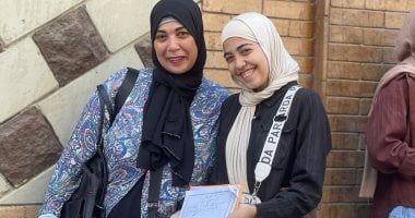 حتى آخر دقيقة.. الأهالى يدعمون طلاب الثانوية قبل امتحان الأحياء والإحصاء والرياضيات