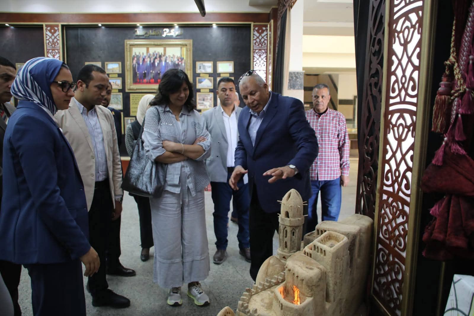 قافلة "إيد واحدة" الشاملة تصل الوادى الجديد لخدمة 14 ألف مواطن.. صور