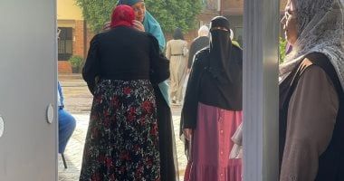 تفتيش طلاب الثانوية العامة قبل أداء الامتحانات لمنع الغش