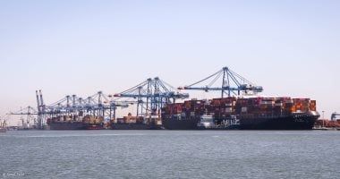 ميناء دمياط يستقبل سفينة حاويات طولها 366 مترا