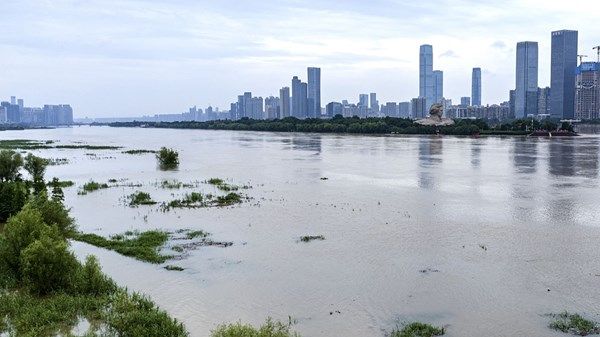 بكين تصدر إنذاراً لمواجهة الفيضانات