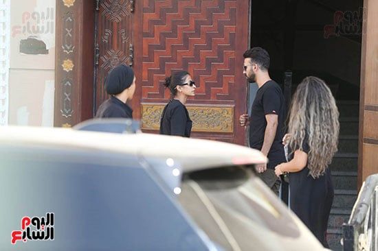 أشرف زكى وريهام حجاج والسعدنى فى جنازة المخرج سامح عبد العزيز