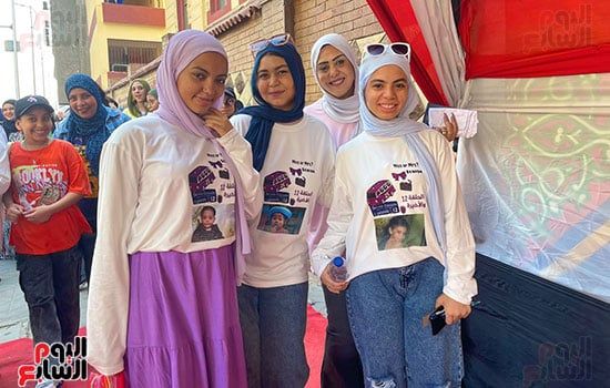 بتيشرتات عليها صور الطفولة.. طالبات الثانوية العامة بالجيزة يحتفلن بانتهاء امتحانات العام الدراسى