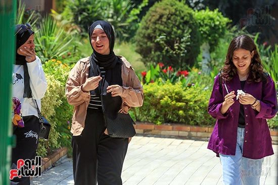 نهاية سعيدة.. فرحة طلاب علمى رياضة بالثانوية العامة لسهولة الرياضيات