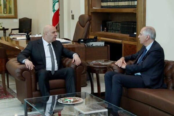 الرئيس عون عرض مع السفير الفرنسي الأوضاع في لبنان وزيارة الموفد الأميركي توم براك