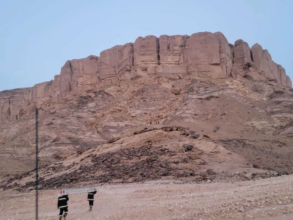عاجل:فشل عملية انقاذ عالقين بجبل ووفاة احدهم عقب سقوطه