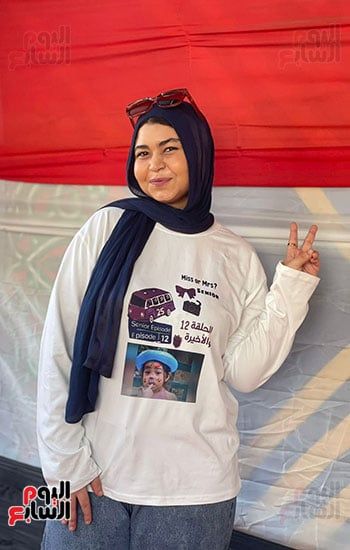 بتيشرتات عليها صور الطفولة.. طالبات الثانوية العامة بالجيزة يحتفلن بانتهاء امتحانات العام الدراسى