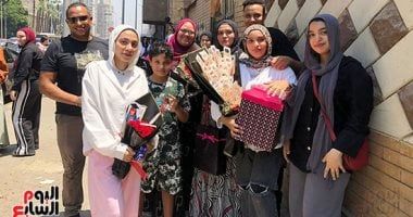 2000 جنيه و30 جرام ذهب.. أسرة تحتفل بابنتها بعد امتحانات الثانوية العامة