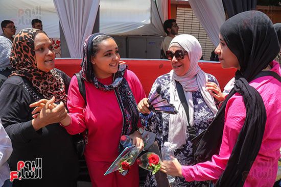 فرحة بين طلاب الثانوية العامة بسبب "الأحياء" وختام الامتحانات.. تفاصيل