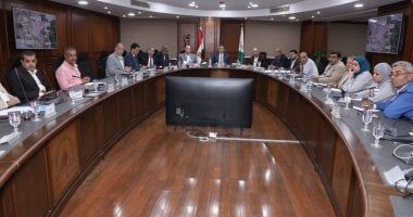 محافظ الجيزة يوجه بسرعة الانتهاء من مشروعات مياه الشرب والصرف الصحى