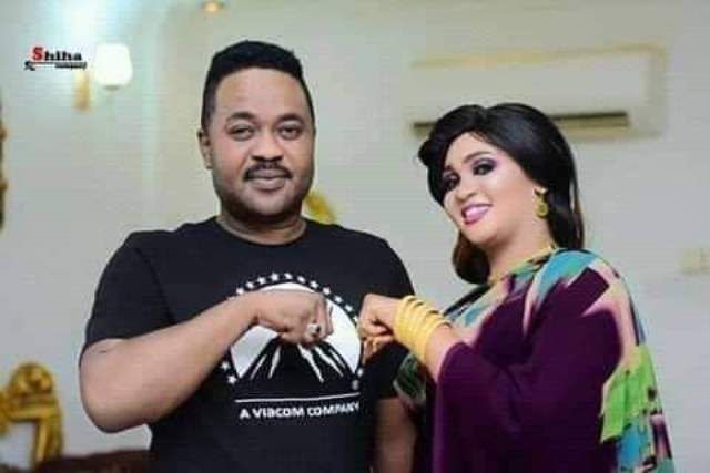 شاهد بالفيديو.. زواج رجل الأعمال السوداني والأب الروحي لبعض المطربات “عزيز كوشي” والدولية تشتت أموال طائلة من النقطة بالعملة المصرية فرحة بزواجه