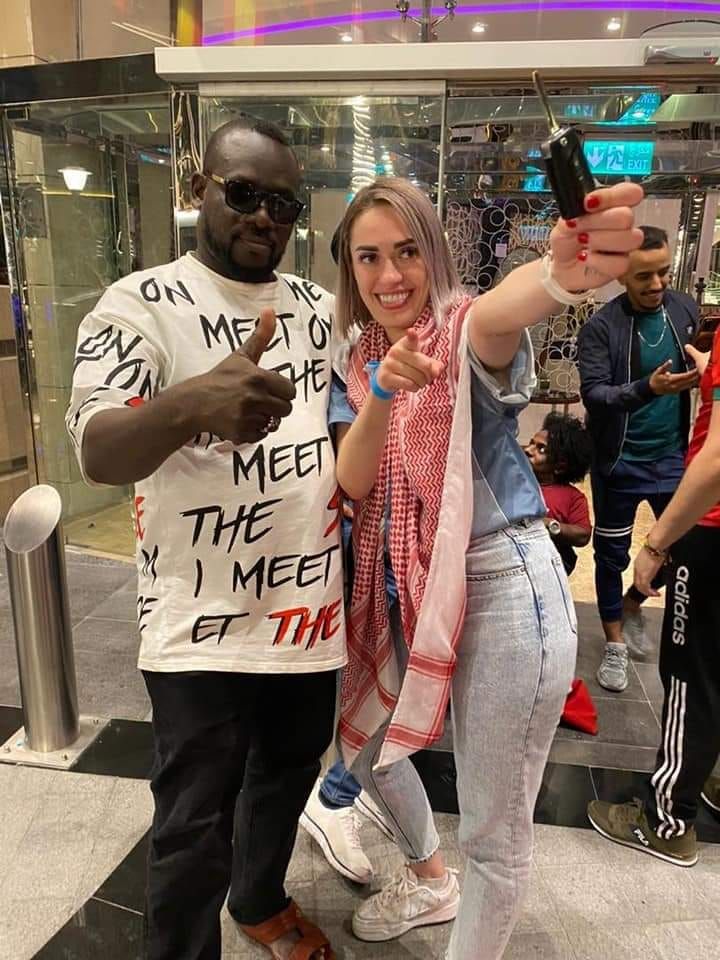 شاهد بالفيديو.. أستاذ سوداني يناقش قضية نجم الإعلانات “بدر خلعة” في محاضرة وسط طلابه ويكشف سر الشهرة التي حققها مؤخراً