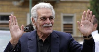 لماذا رفض عمر الشريف الجلوس فى فندق أثناء تصوير "الأراجوز"؟