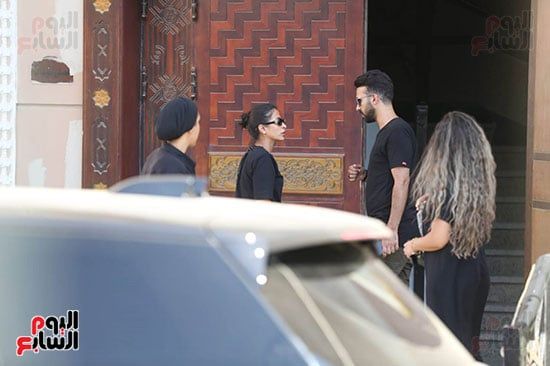 أشرف زكى وريهام حجاج والسعدنى فى جنازة المخرج سامح عبد العزيز