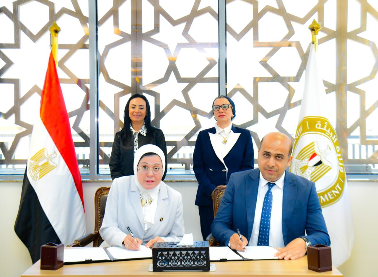 وزيرة التضامن: دعم عناصر الهلال الأحمر بالتدريب فى منظومة تدوير المخلفات