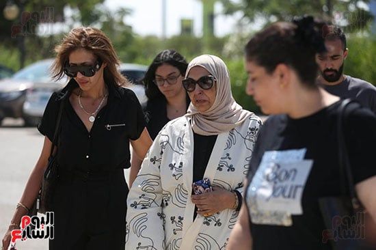 أشرف زكى وريهام حجاج والسعدنى فى جنازة المخرج سامح عبد العزيز