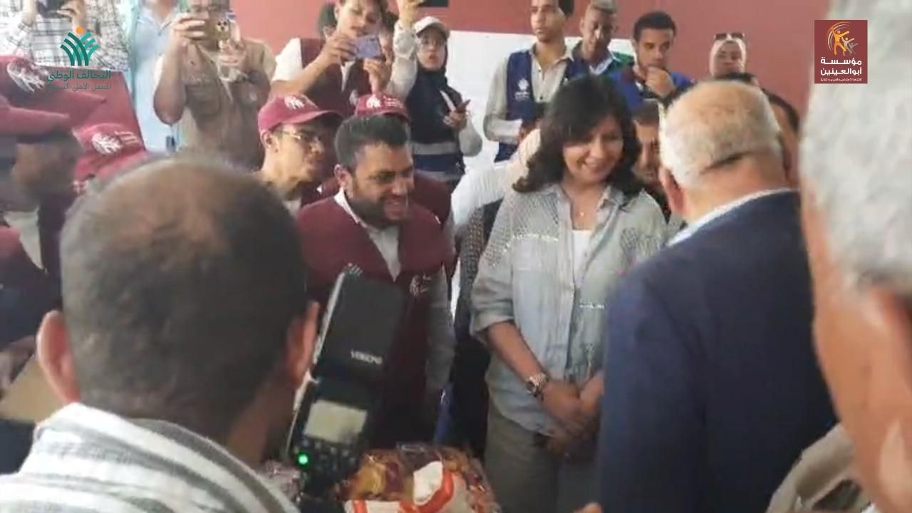 مؤسسة أبو العينين تشارك بقافلة “إيد واحدة” بالوادى الجديد لدعم الأولى بالرعاية