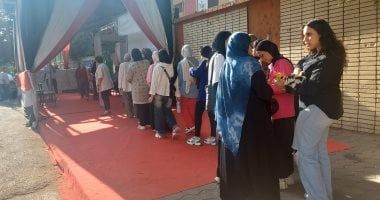 فى آخر أيام الامتحانات.. انتظام دخول طلاب الثانوية العامة إلى اللجان بالدقى
