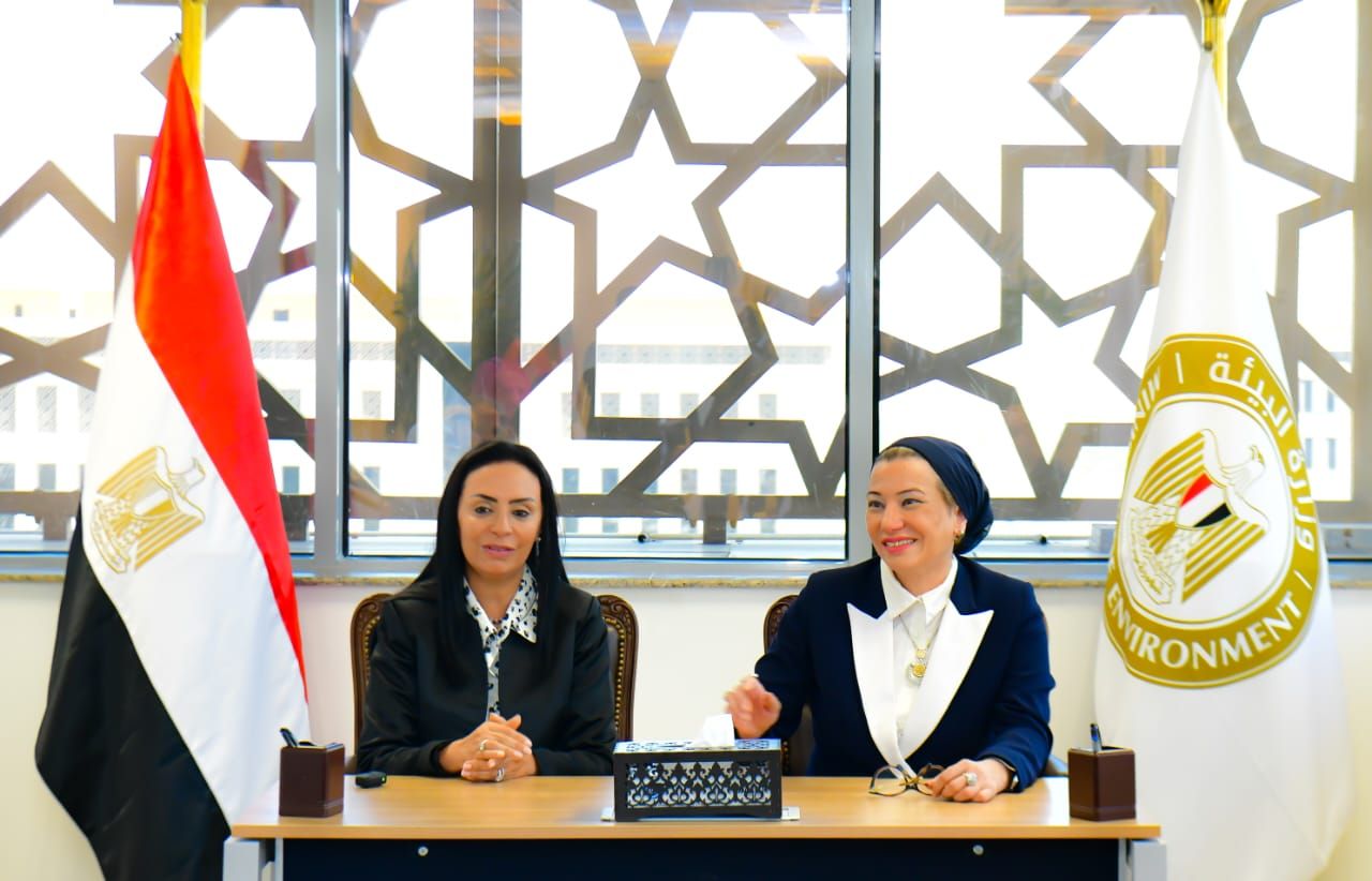 وزيرة التضامن: دعم عناصر الهلال الأحمر بالتدريب فى منظومة تدوير المخلفات