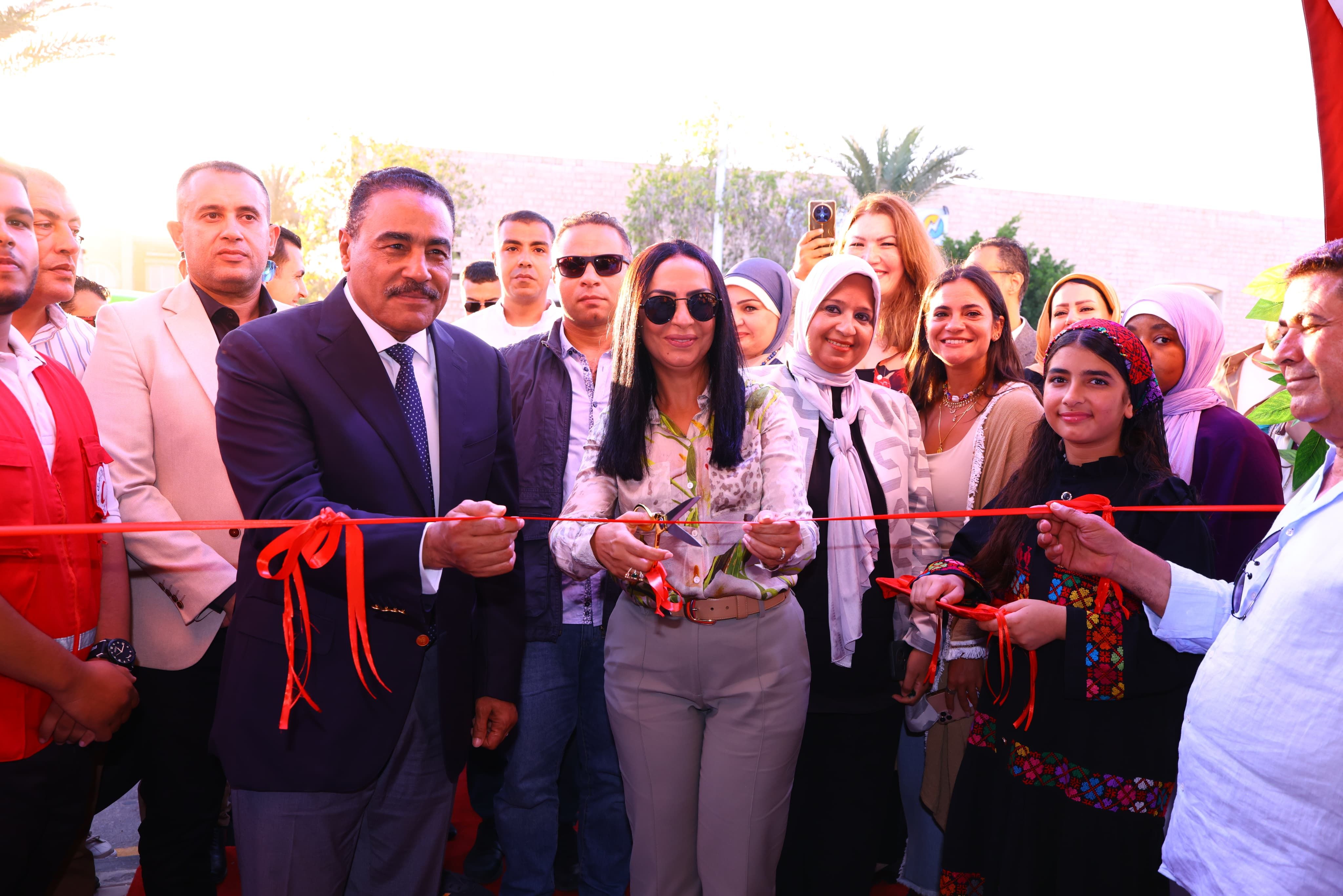 وزيرة التضامن تتفقد أروقة معرض "ديارنا للحرف التراثية" بالساحل الشمالى