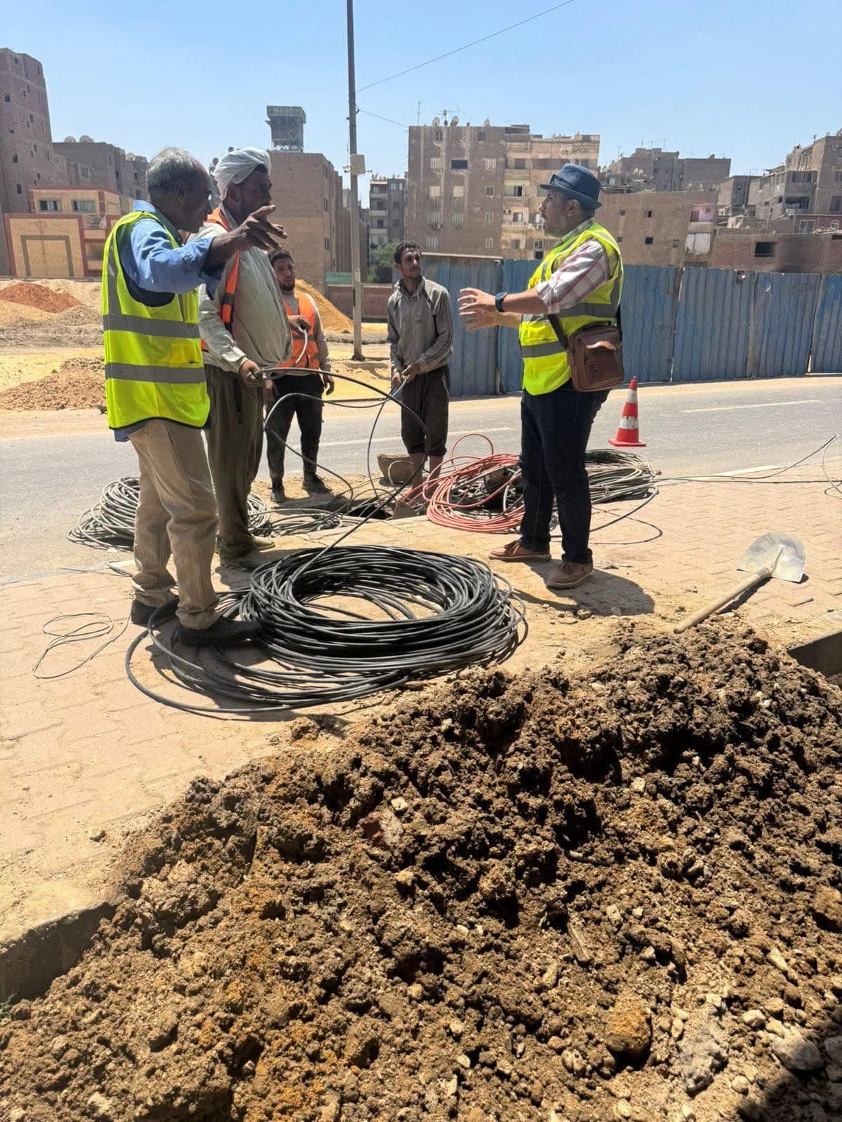 نقيب الاتصالات: جنود المصرية للاتصالات تطوعوا للعمل لسرعة إعادة الخدمة.. صور