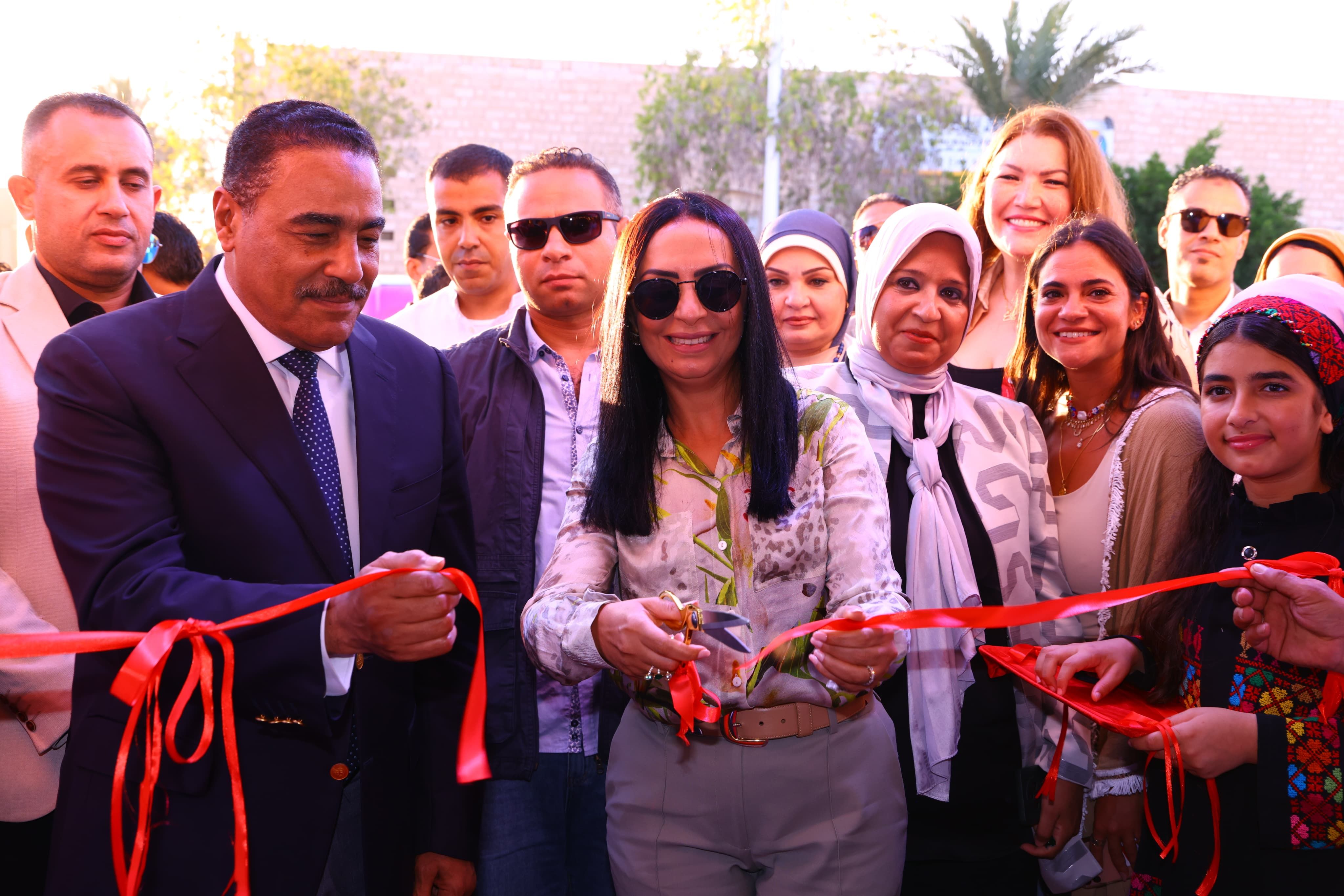 وزيرة التضامن تتفقد أروقة معرض "ديارنا للحرف التراثية" بالساحل الشمالى