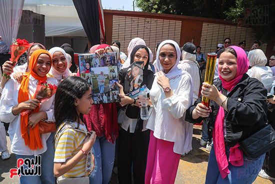 "فركش ثانوية عامة".. الطلاب ينهون الامتحانات ويبدأون مشوار الحلم