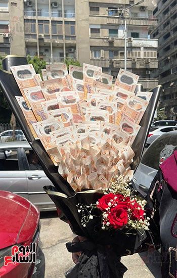 2000 جنيه و30 جرام ذهب.. أسرة تحتفل بابنتها بعد امتحانات الثانوية العامة