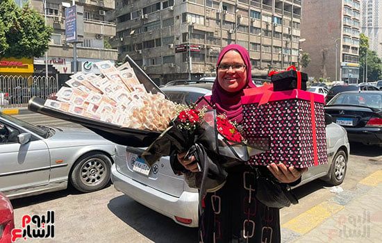 2000 جنيه و30 جرام ذهب.. أسرة تحتفل بابنتها بعد امتحانات الثانوية العامة