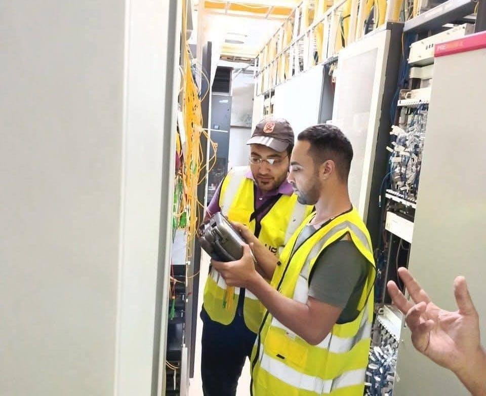 نقيب الاتصالات: جنود المصرية للاتصالات تطوعوا للعمل لسرعة إعادة الخدمة.. صور