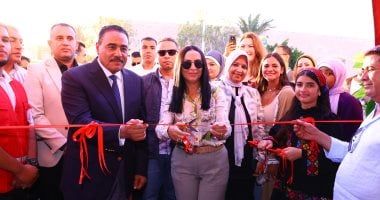 وزيرة التضامن تتفقد أروقة معرض "ديارنا للحرف التراثية" بالساحل الشمالى