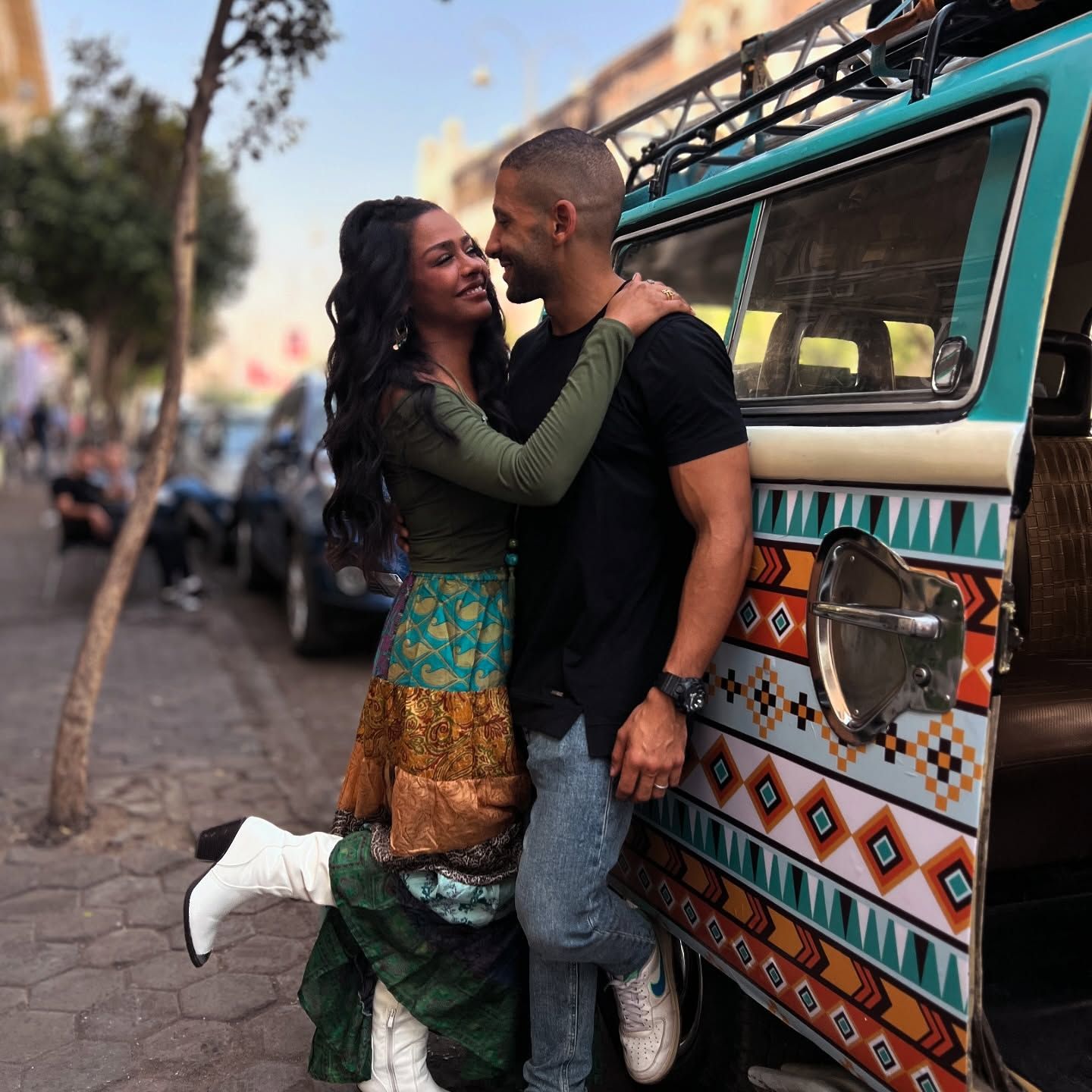 بلقطات حب ورومانسية.. زوج أسماء أبو اليزيد يحتفل بعيد ميلادها