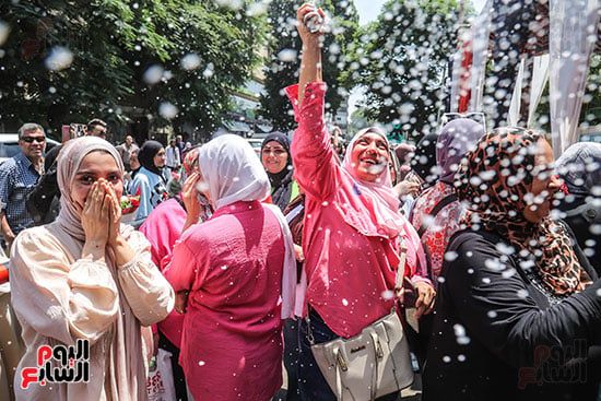 "فركش ثانوية عامة".. الطلاب ينهون الامتحانات ويبدأون مشوار الحلم