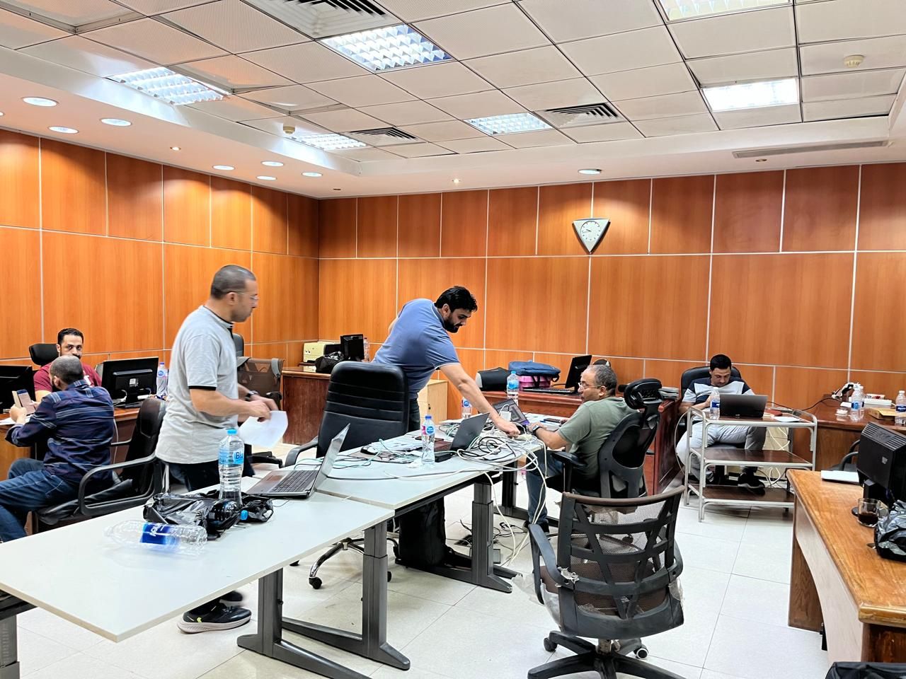 نقيب الاتصالات: جنود المصرية للاتصالات تطوعوا للعمل لسرعة إعادة الخدمة.. صور