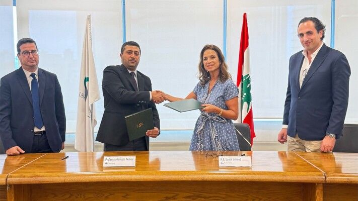 مذكرة تفاهم بين وزارة السياحة وجامعة الحكمة لتعزيز مهارات العاملين في المطار في استقبال السواح