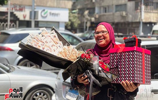 2000 جنيه و30 جرام ذهب.. أسرة تحتفل بابنتها بعد امتحانات الثانوية العامة