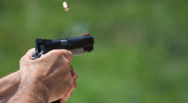 الامارات | مصر: مستشار سابق يقتل طليقته في الشارع