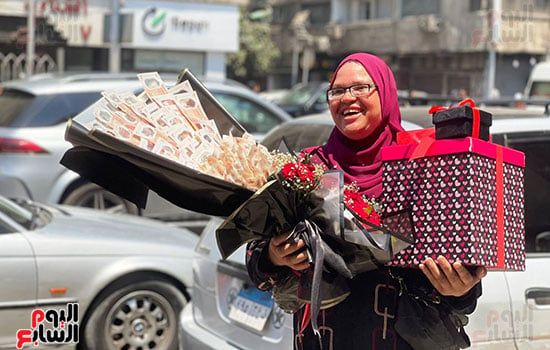 2000 جنيه و30 جرام ذهب.. أسرة تحتفل بابنتها بعد امتحانات الثانوية العامة