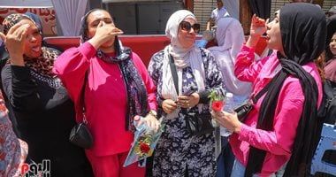 بالزغاريد والأغاني.. فرحة عارمة بين طلاب الثانوية بعد آخر امتحان