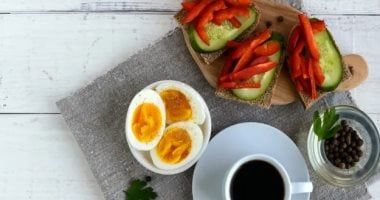 أفضل 5 وجبات خفيفة منخفضة السكر للتخلص من دهون البطن في 30 يومًا