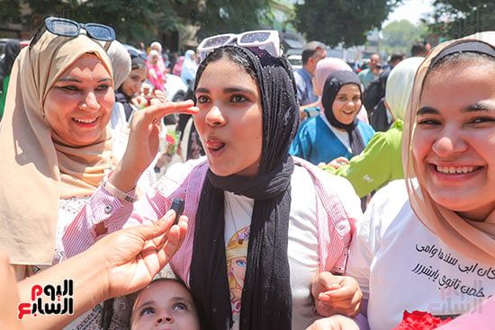 "فركش ثانوية عامة".. الطلاب ينهون الامتحانات ويبدأون مشوار الحلم