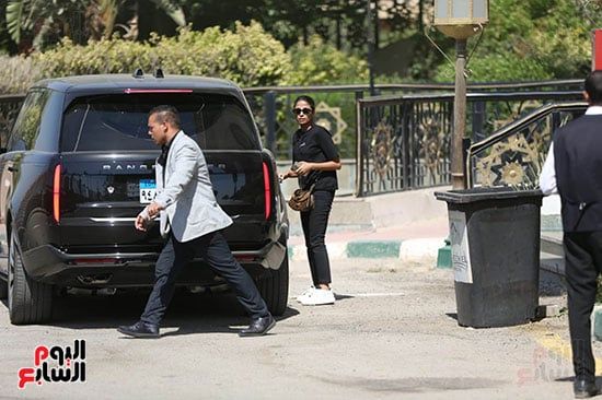 أشرف زكى وريهام حجاج والسعدنى فى جنازة المخرج سامح عبد العزيز